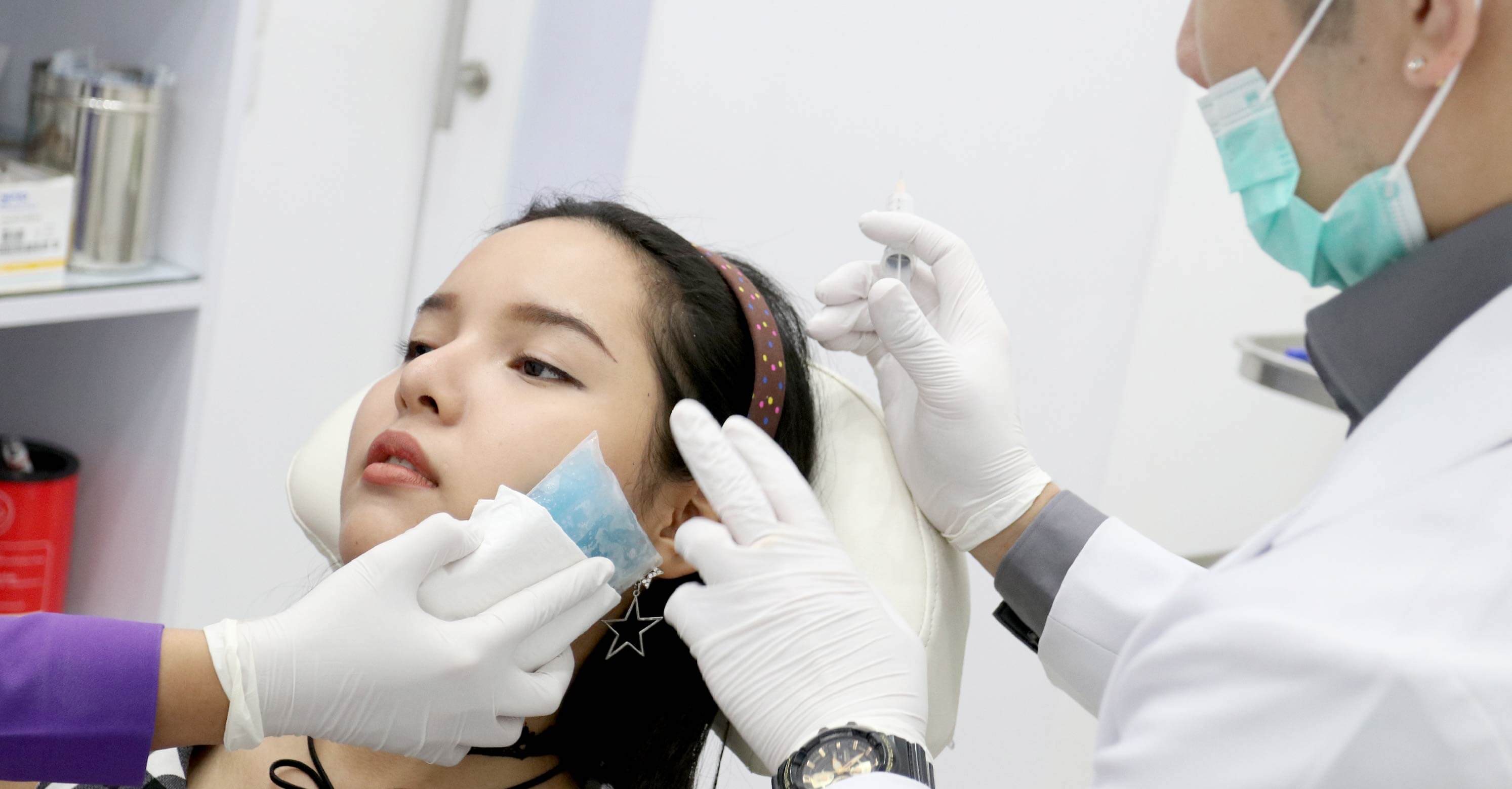 ระหว่างการร้อยไหมก้างปลา